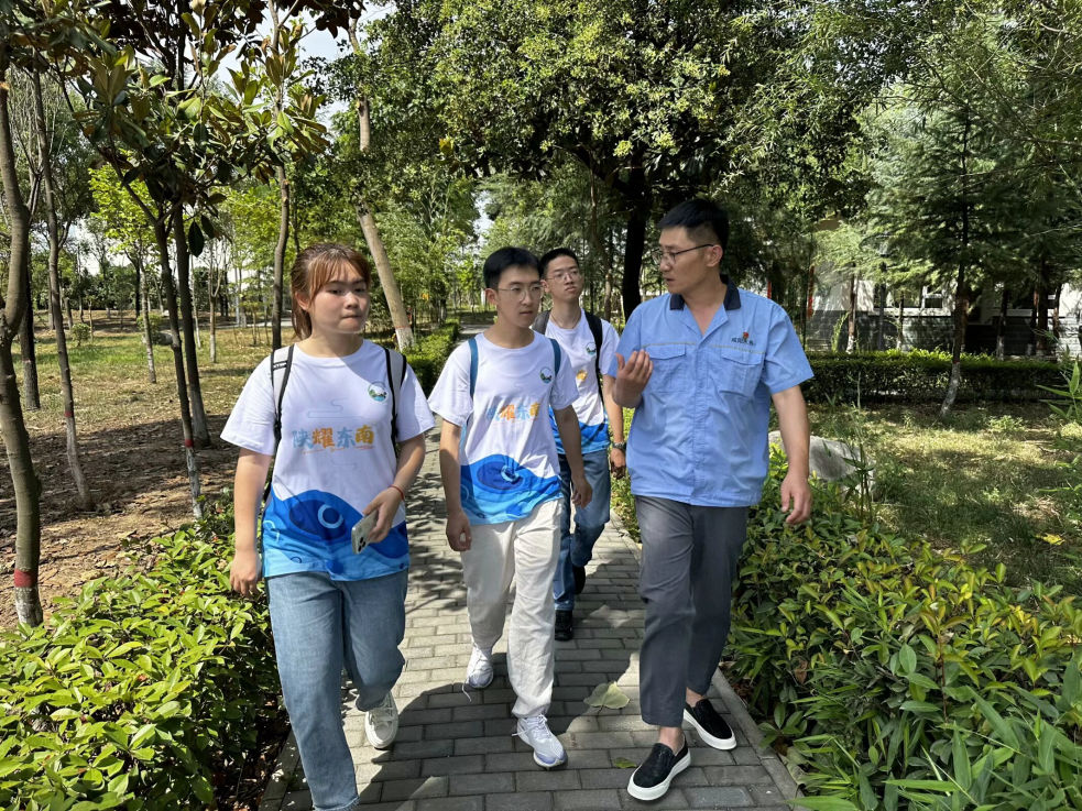 石头河路上讲解