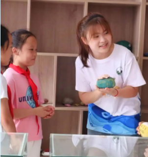 1.杨珂欣石头画