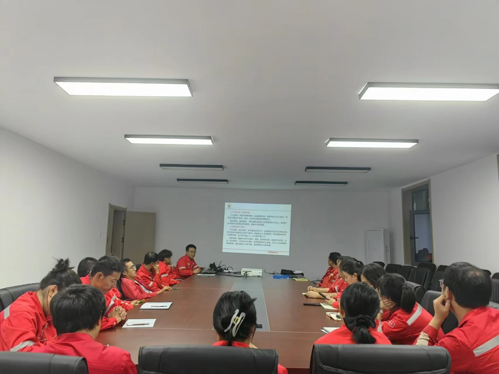 图示, 示意图&#10;&#10;中度可信度描述已自动生成