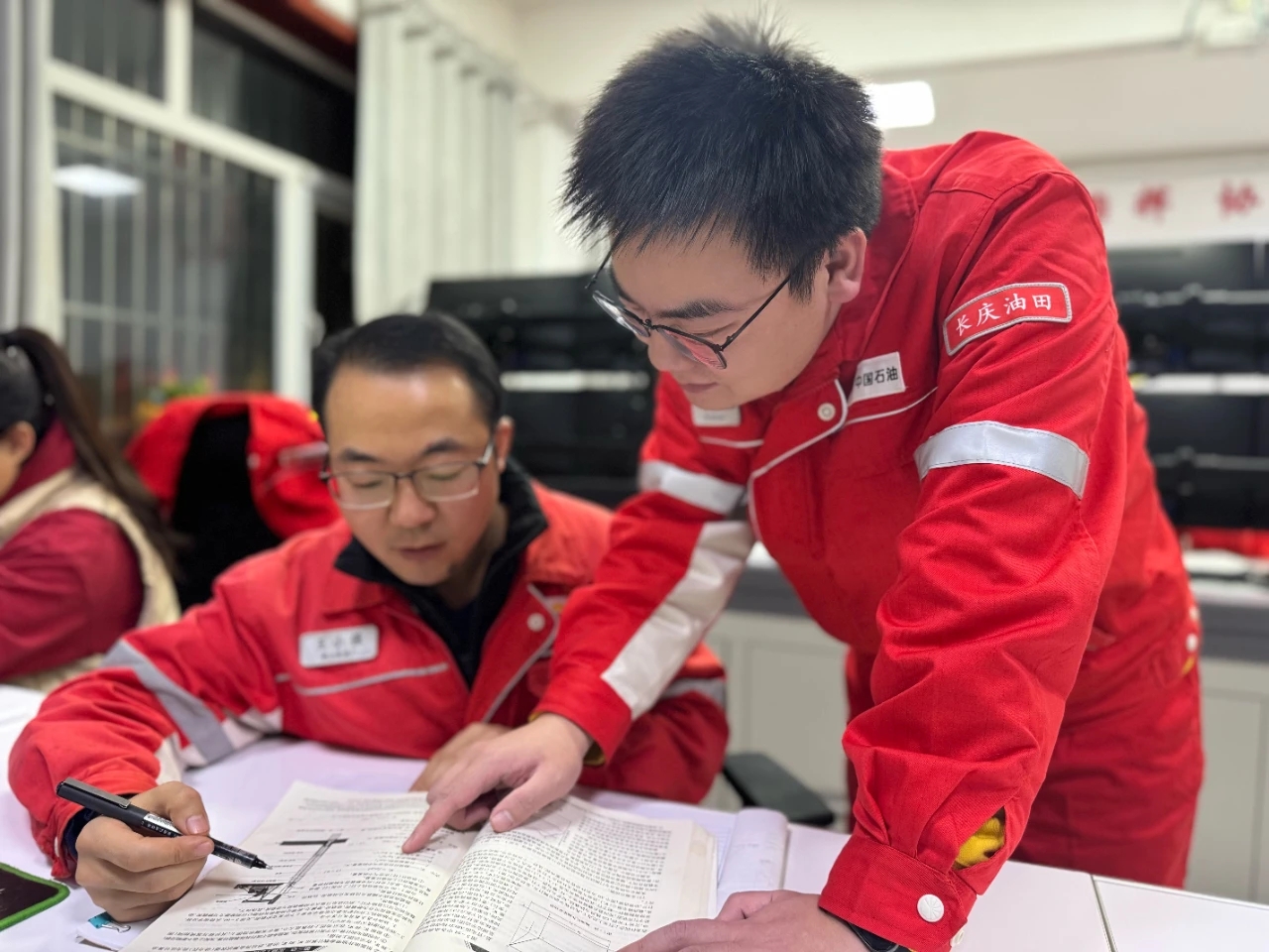 图示, 示意图&#10;&#10;中度可信度描述已自动生成