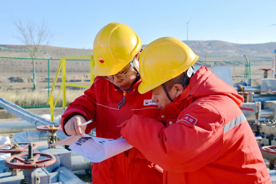 现场安全检查 摄影：赵君